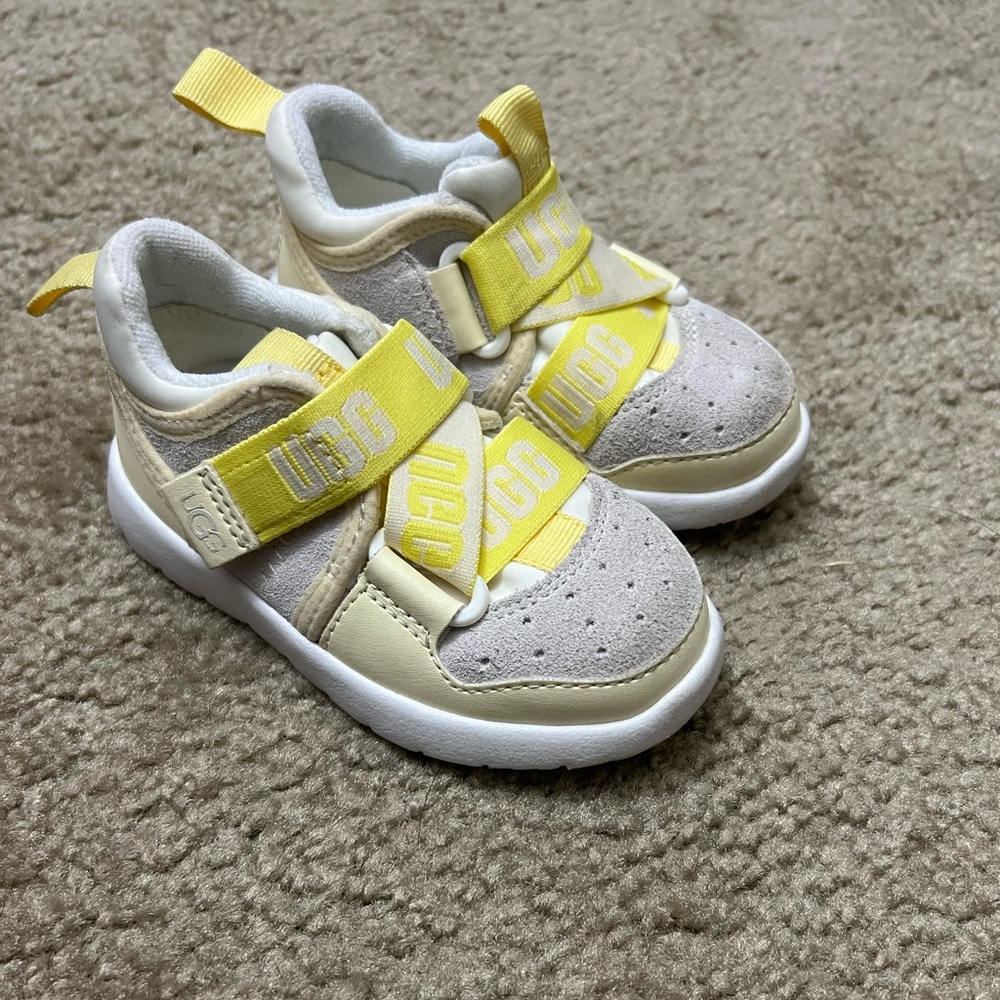 Ugg CLOUDLET SNEAKER Toddler size 6